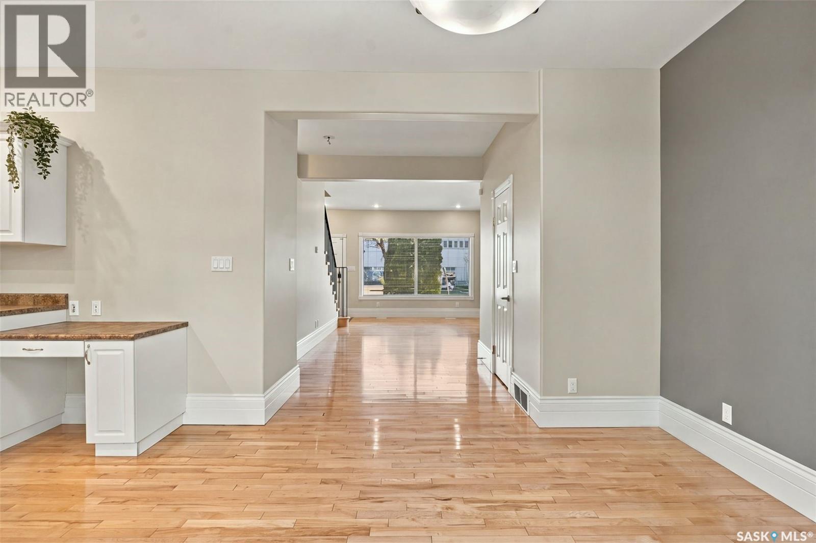 2 563 5th Avenue N Property Photo 8