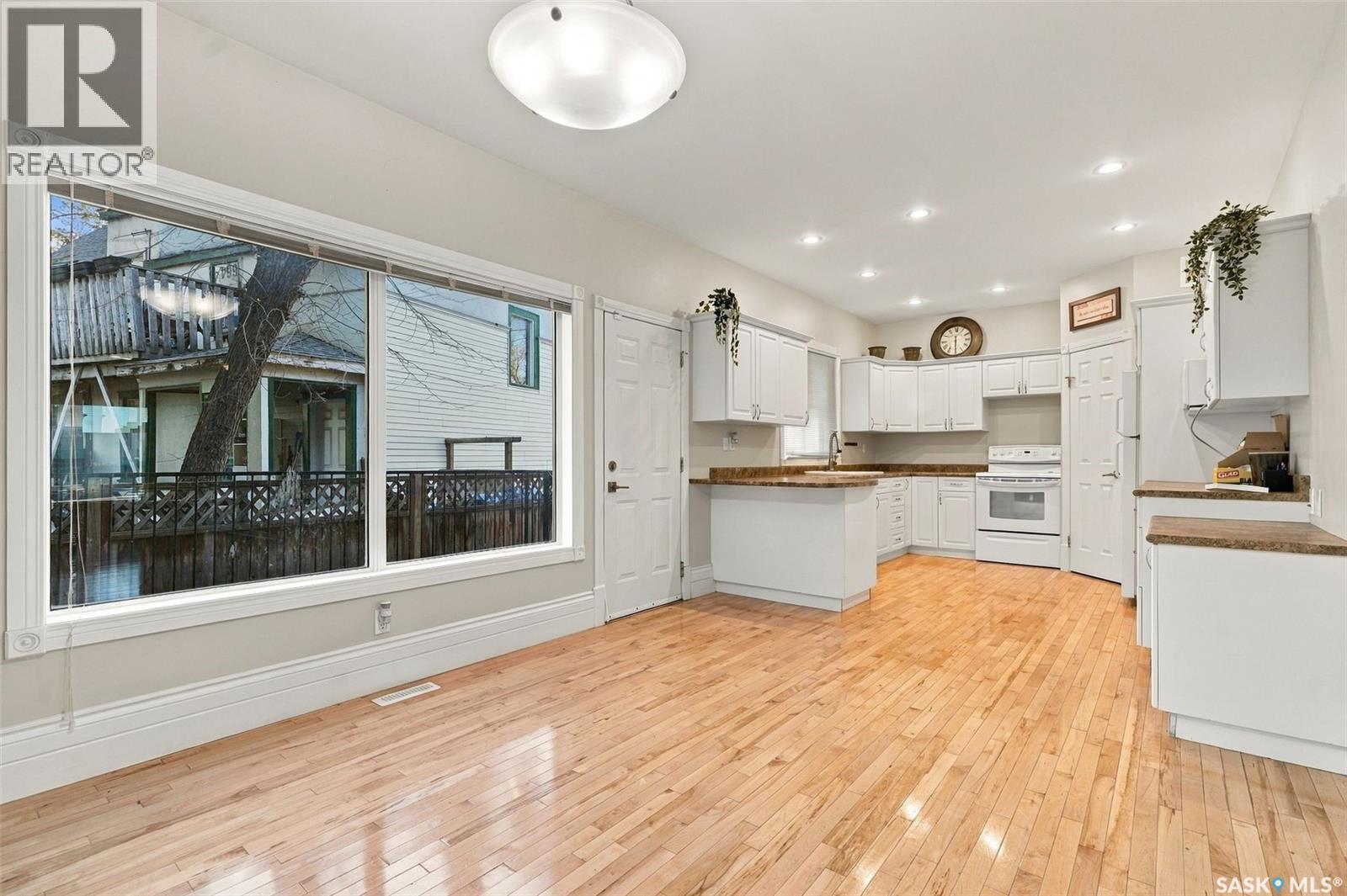 2 563 5th Avenue N Property Photo 10