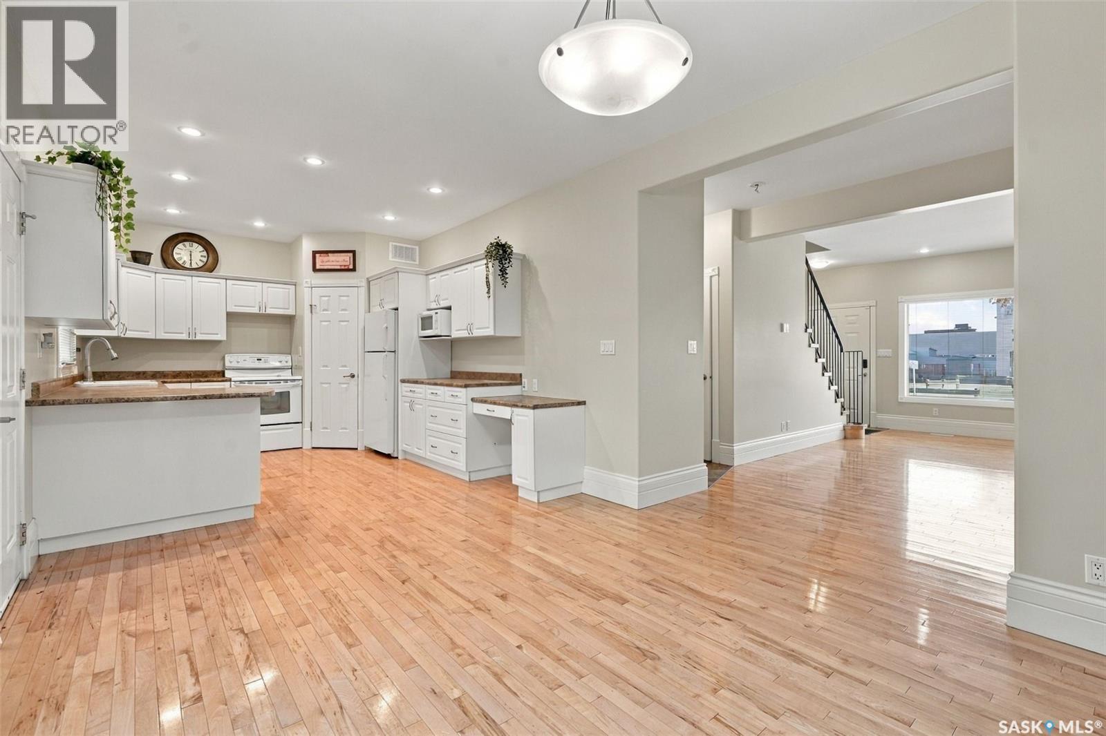 2 563 5th Avenue N Property Photo 11