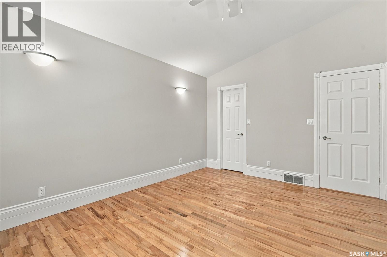 2 563 5th Avenue N Property Photo 21