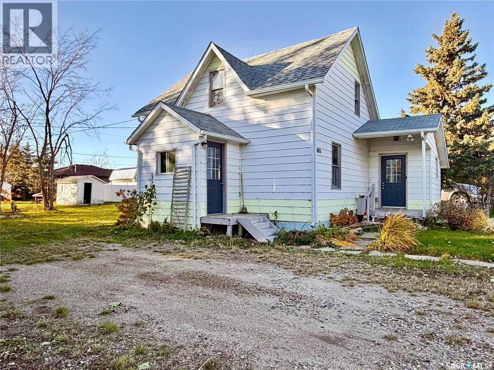 821 2nd Avenue E Property Photo 1