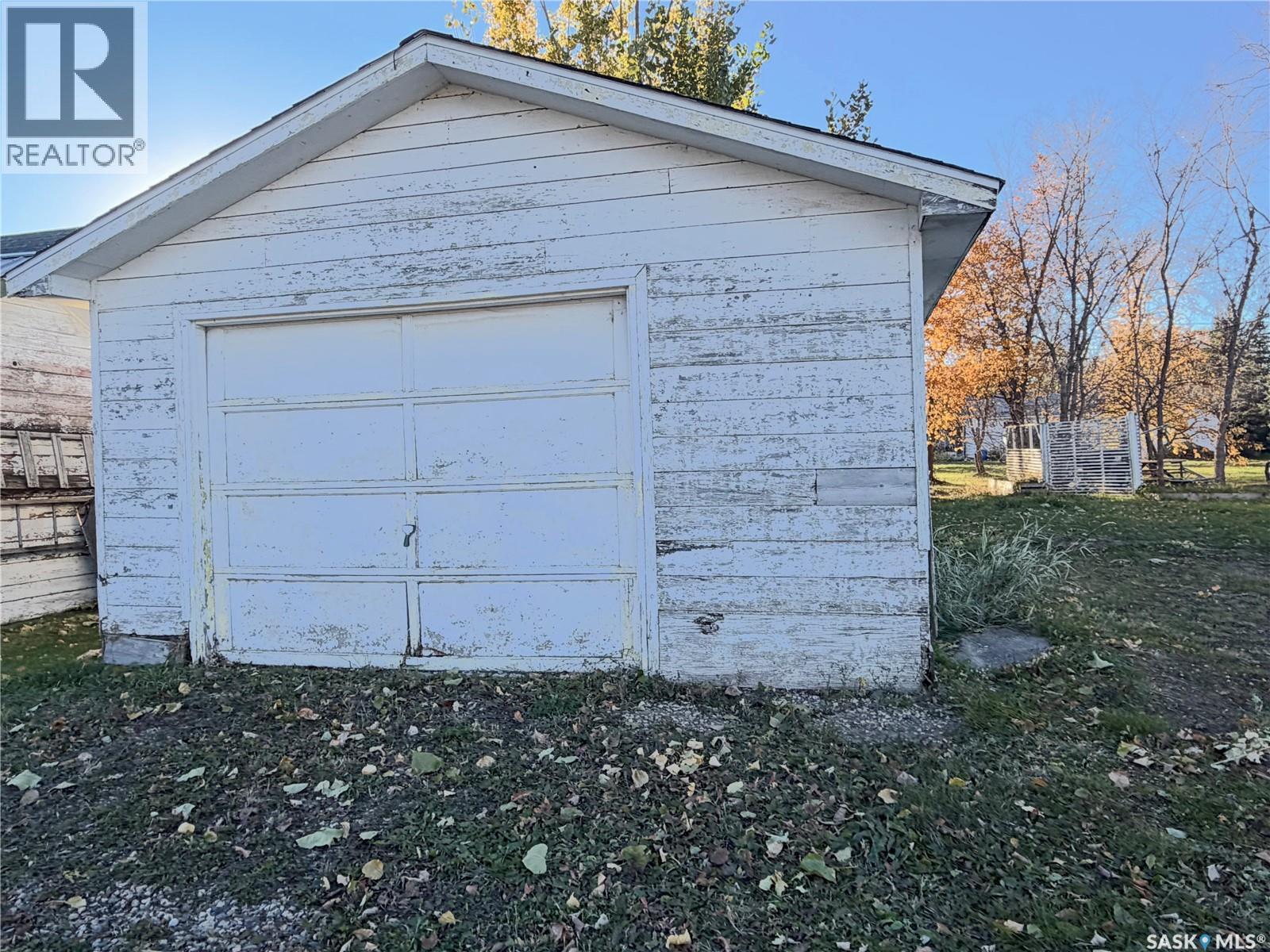 821 2nd Avenue E Property Photo 3