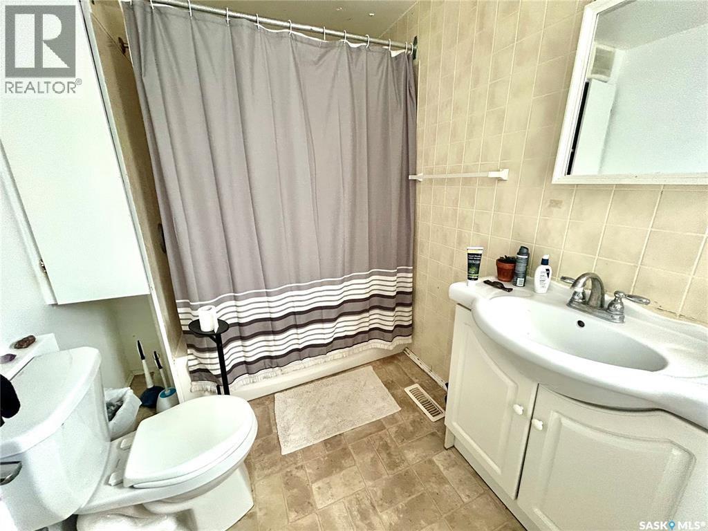 821 2nd Avenue E Property Photo 7