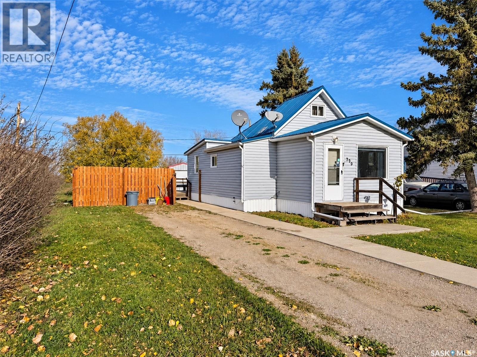 790 Saskatchewan Avenue Property Photo 2