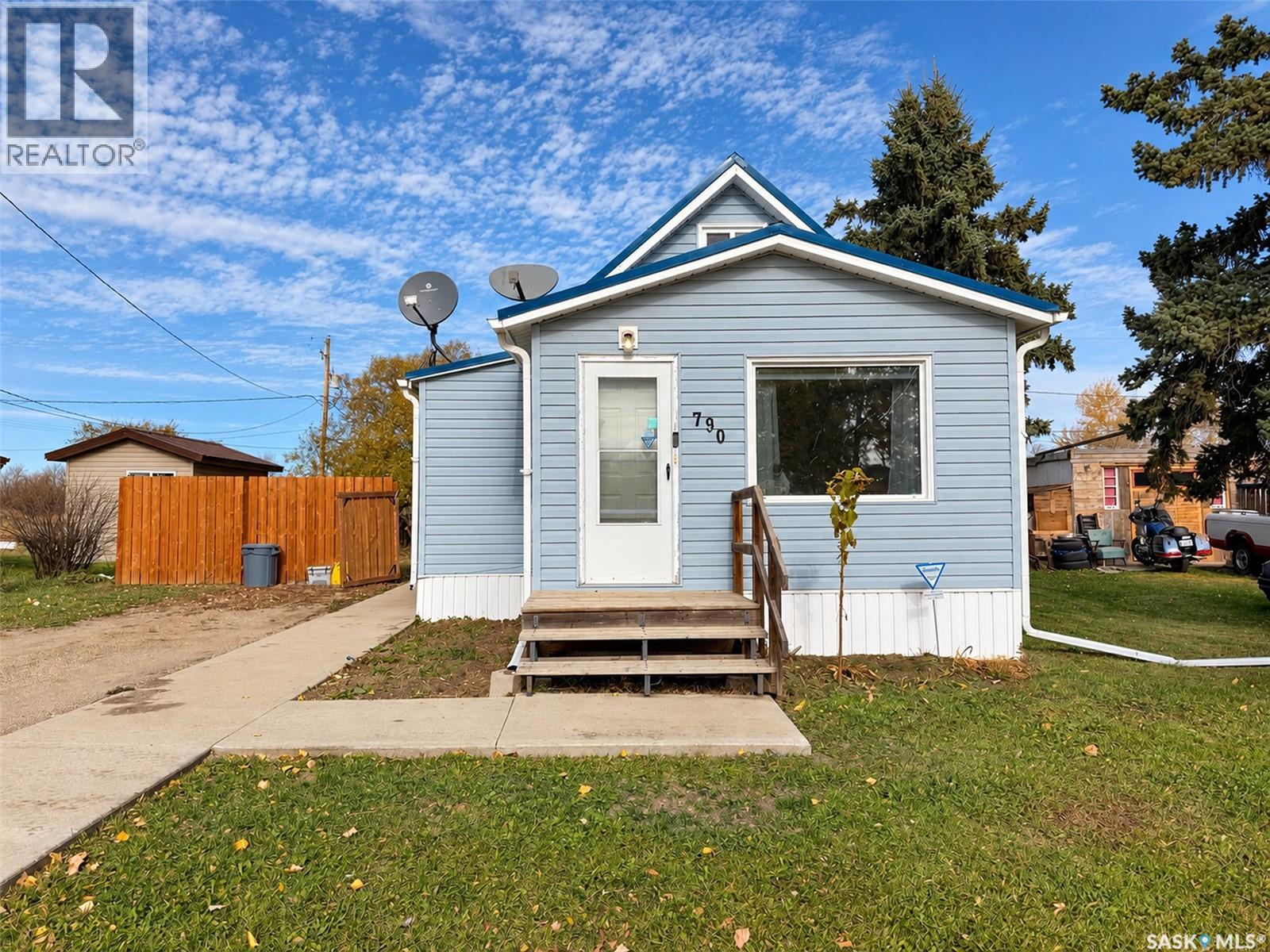 790 Saskatchewan Avenue Property Photo 3