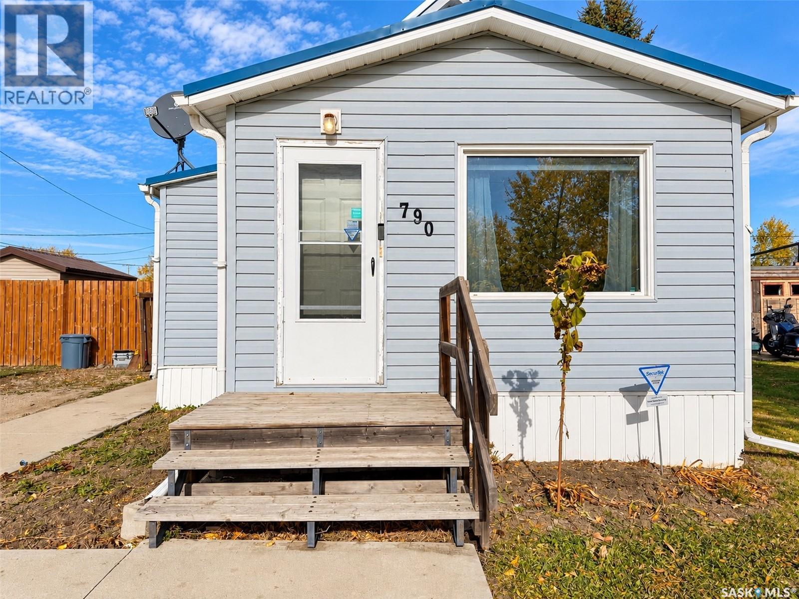790 Saskatchewan Avenue Property Photo 4