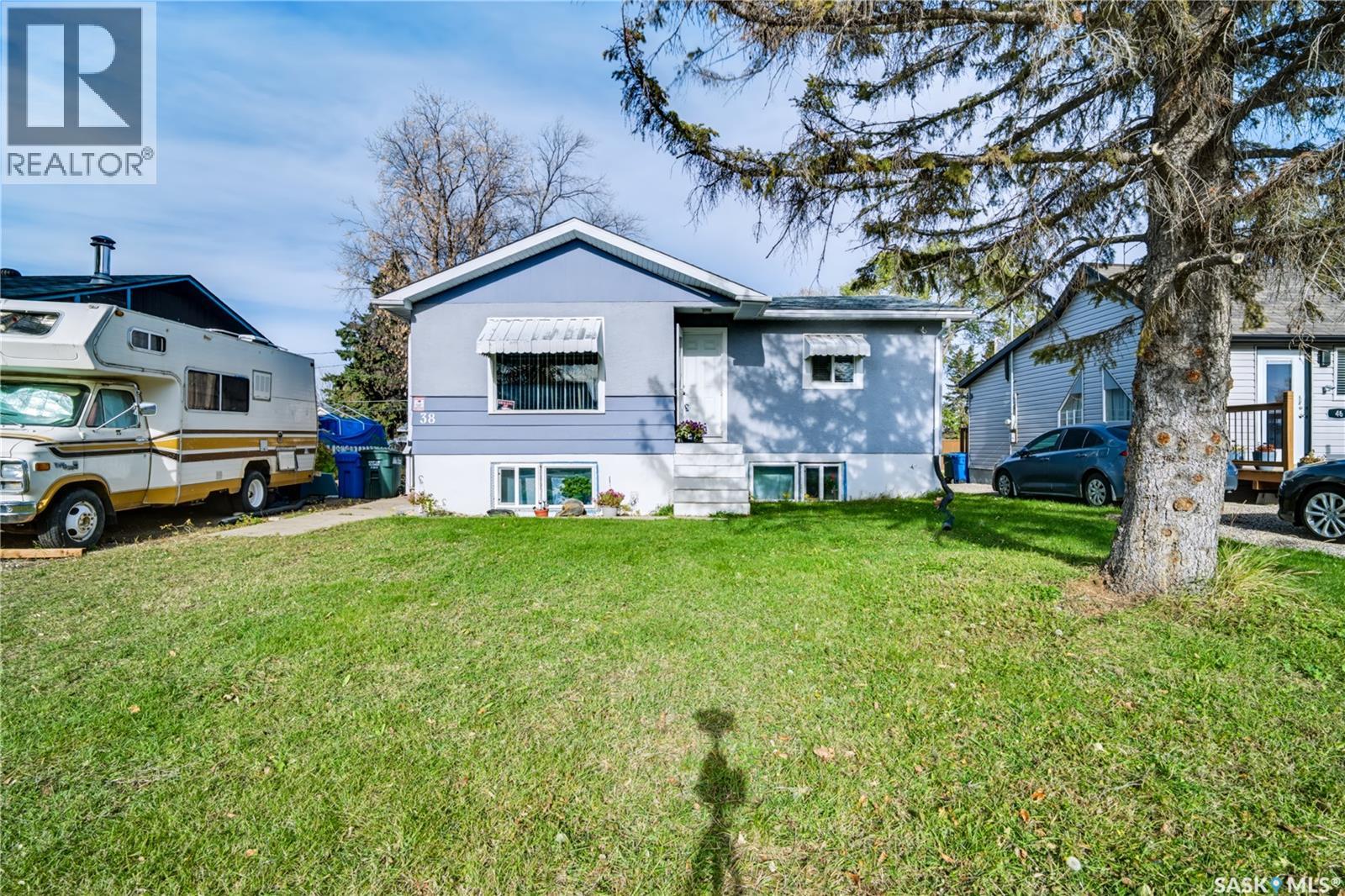 38 30th Street E Property Photo 2