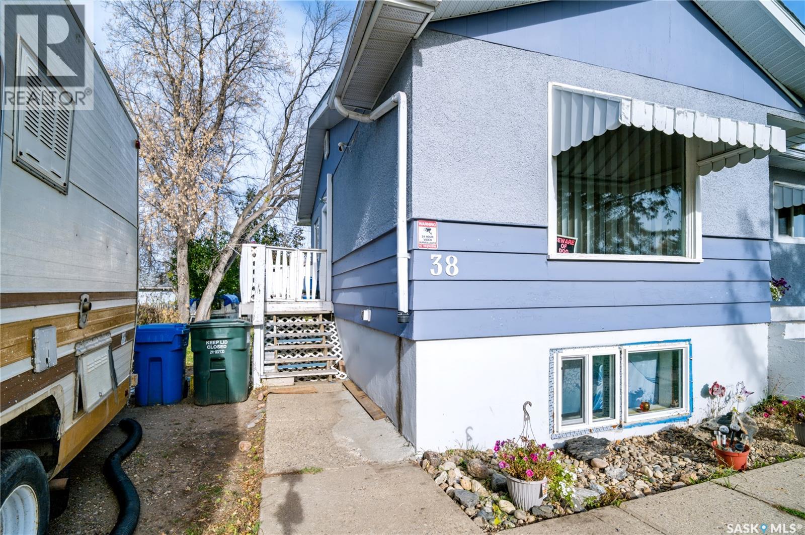 38 30th Street E Property Photo 4