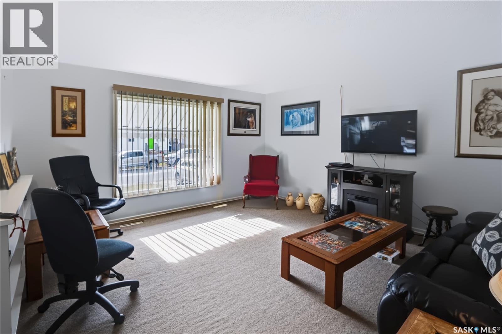 38 30th Street E Property Photo 7