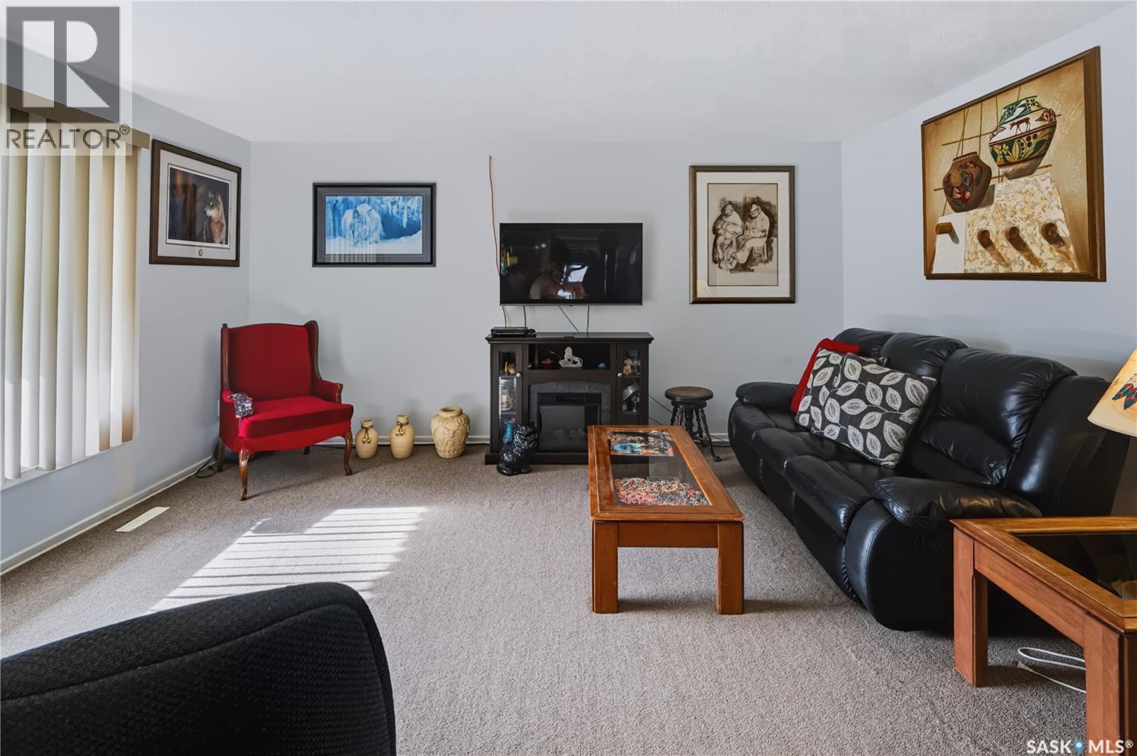 38 30th Street E Property Photo 8