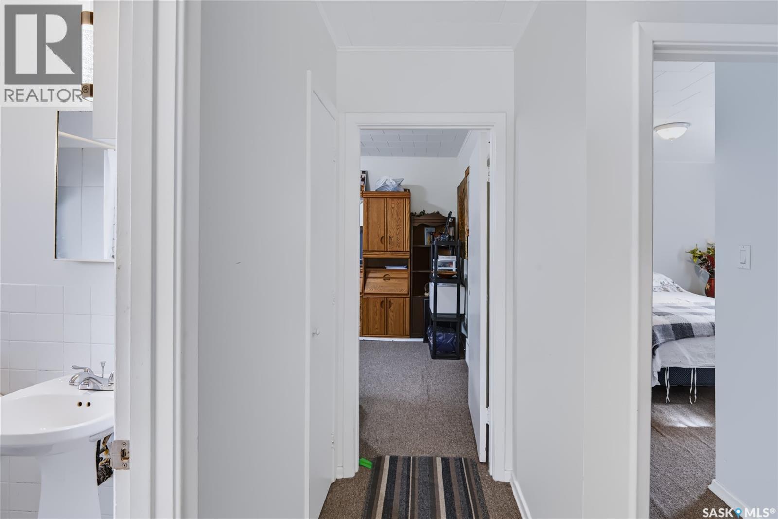 38 30th Street E Property Photo 9
