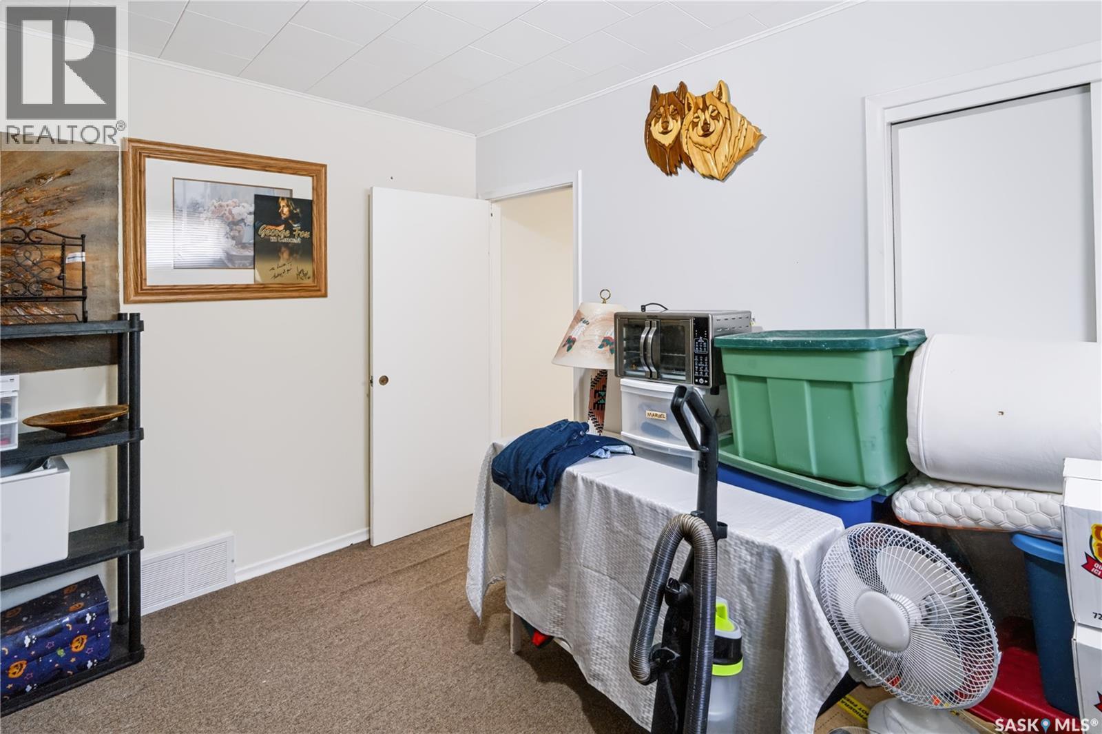 38 30th Street E Property Photo 12