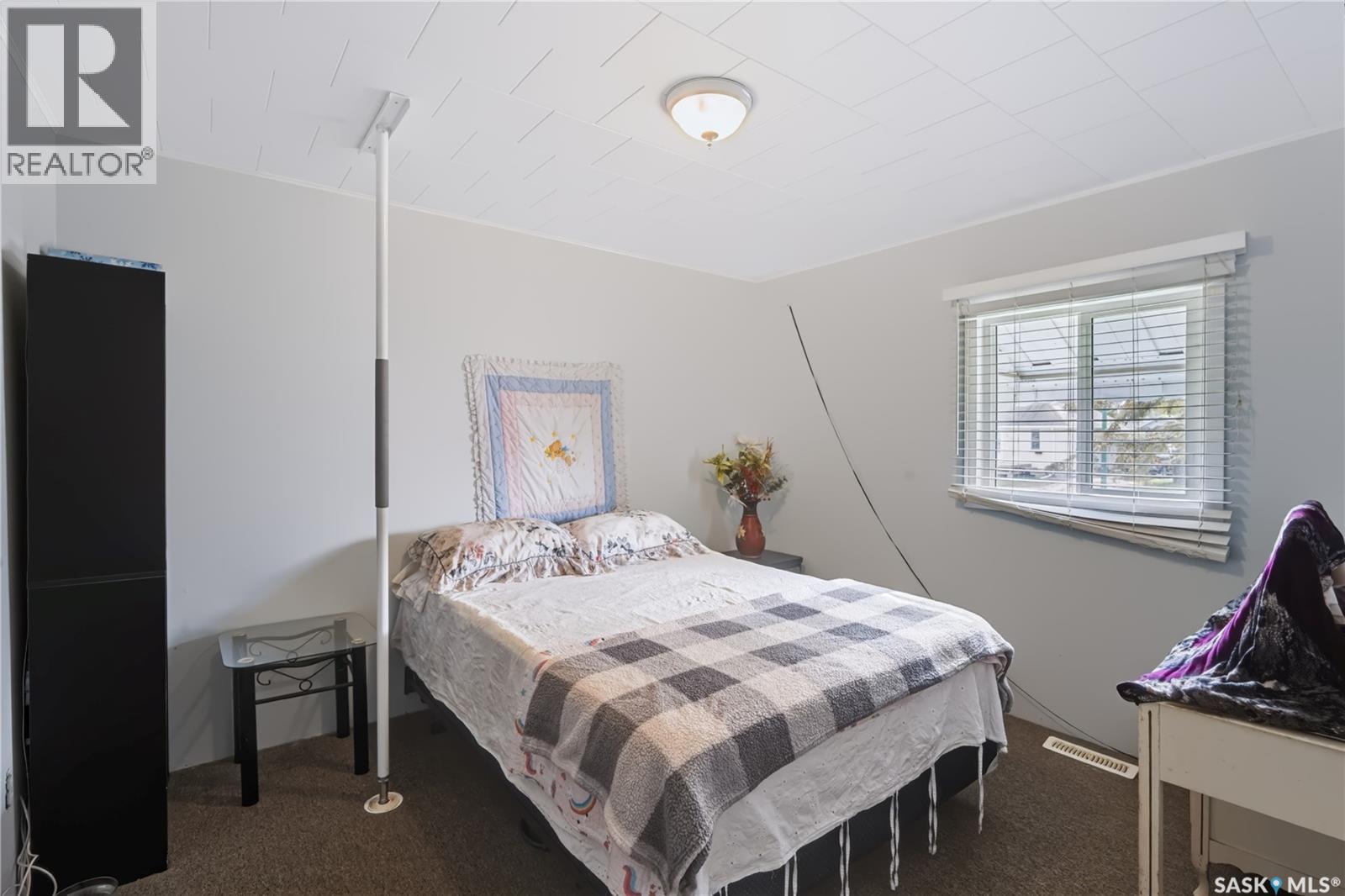 38 30th Street E Property Photo 13