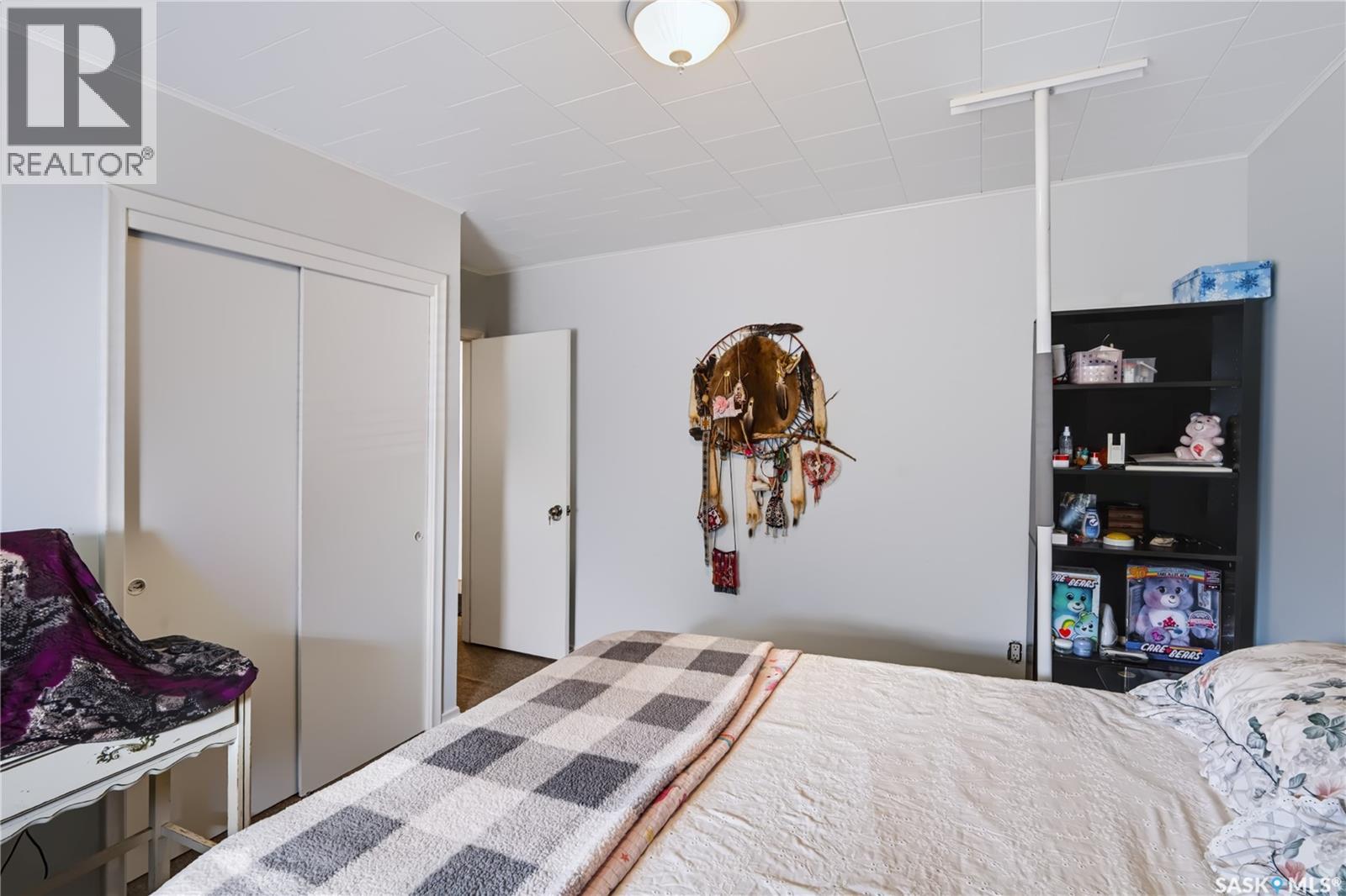 38 30th Street E Property Photo 14