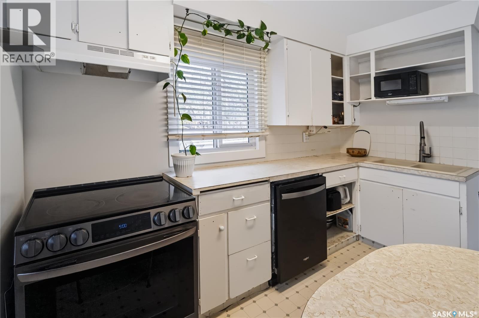38 30th Street E Property Photo 16
