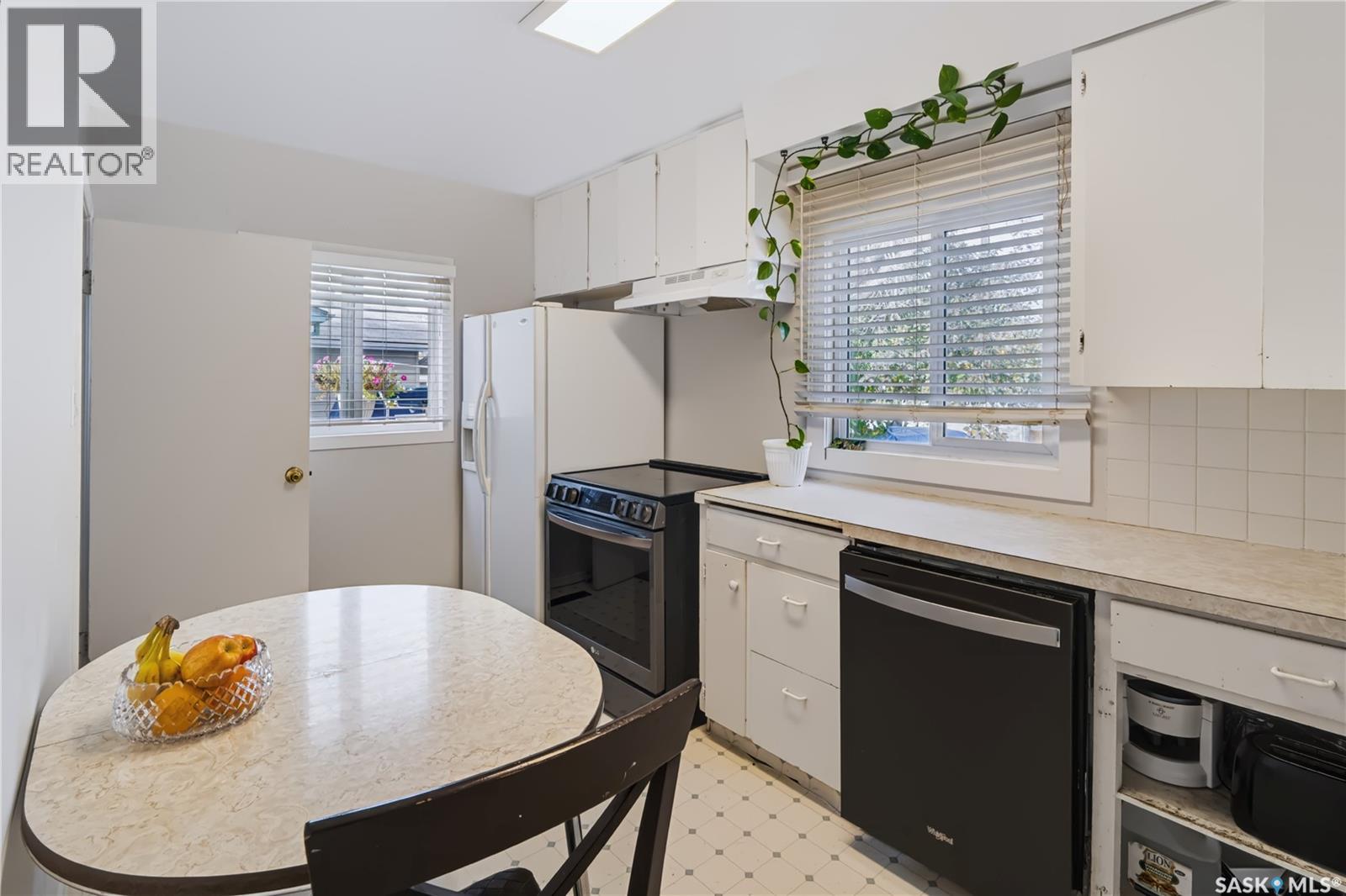 38 30th Street E Property Photo 17