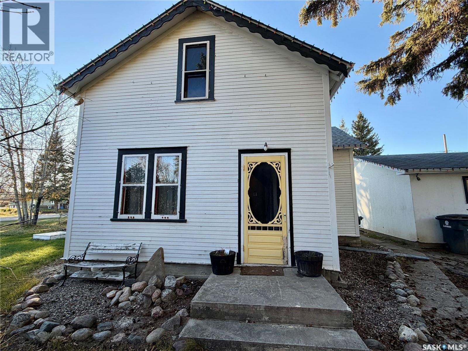 302 3rd Street Property Photo 2