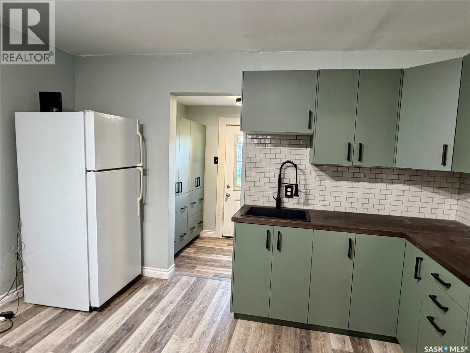 302 3rd Street Property Photo 4