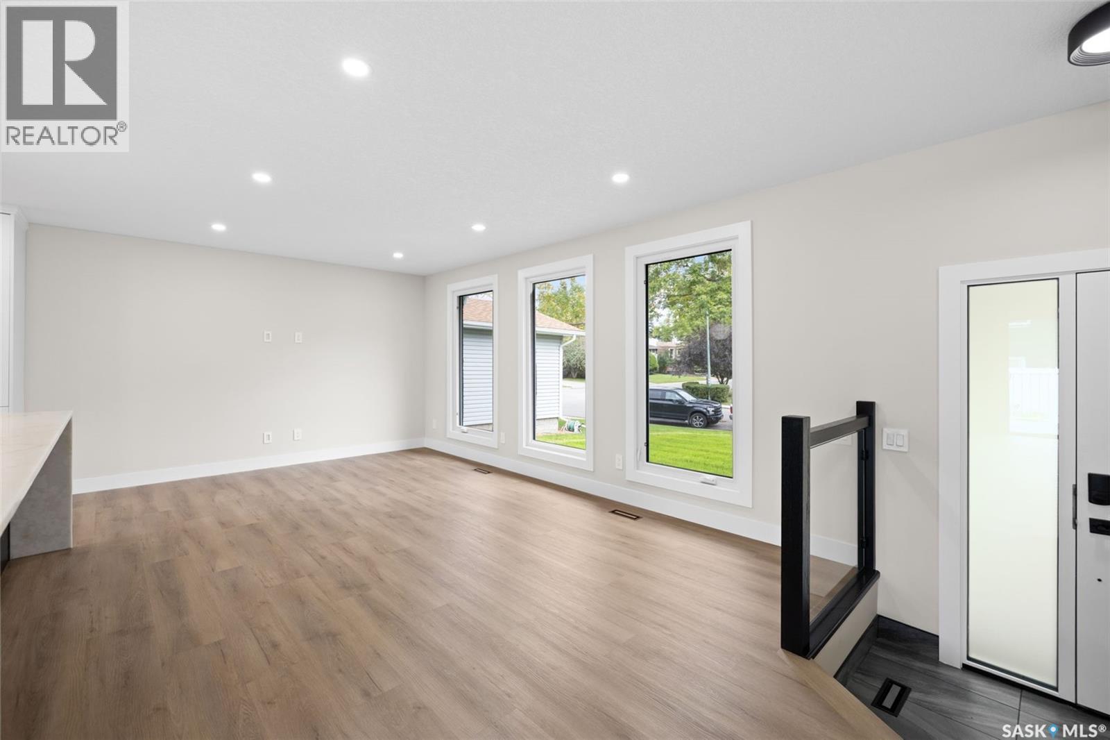 10 Selkirk Crescent Property Photo 3