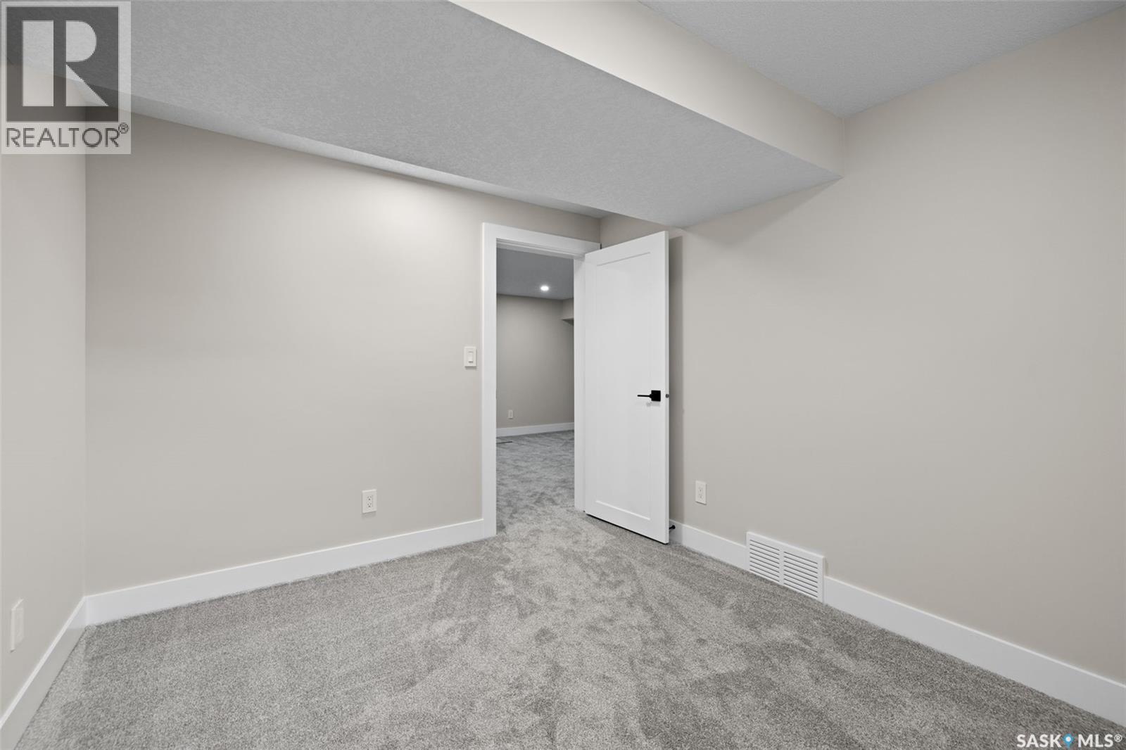 10 Selkirk Crescent Property Photo 41