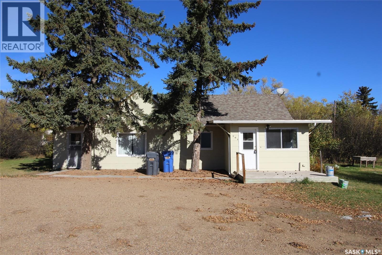 204 1st Street E Property Photo 1