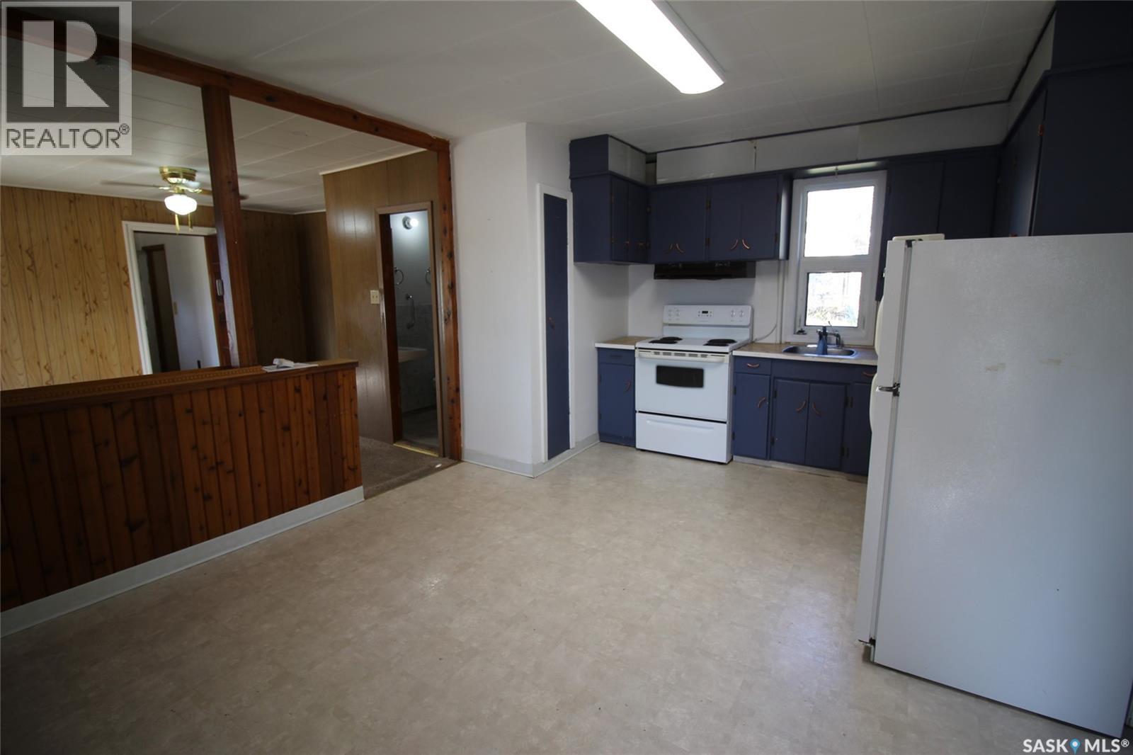 204 1st Street E Property Photo 3