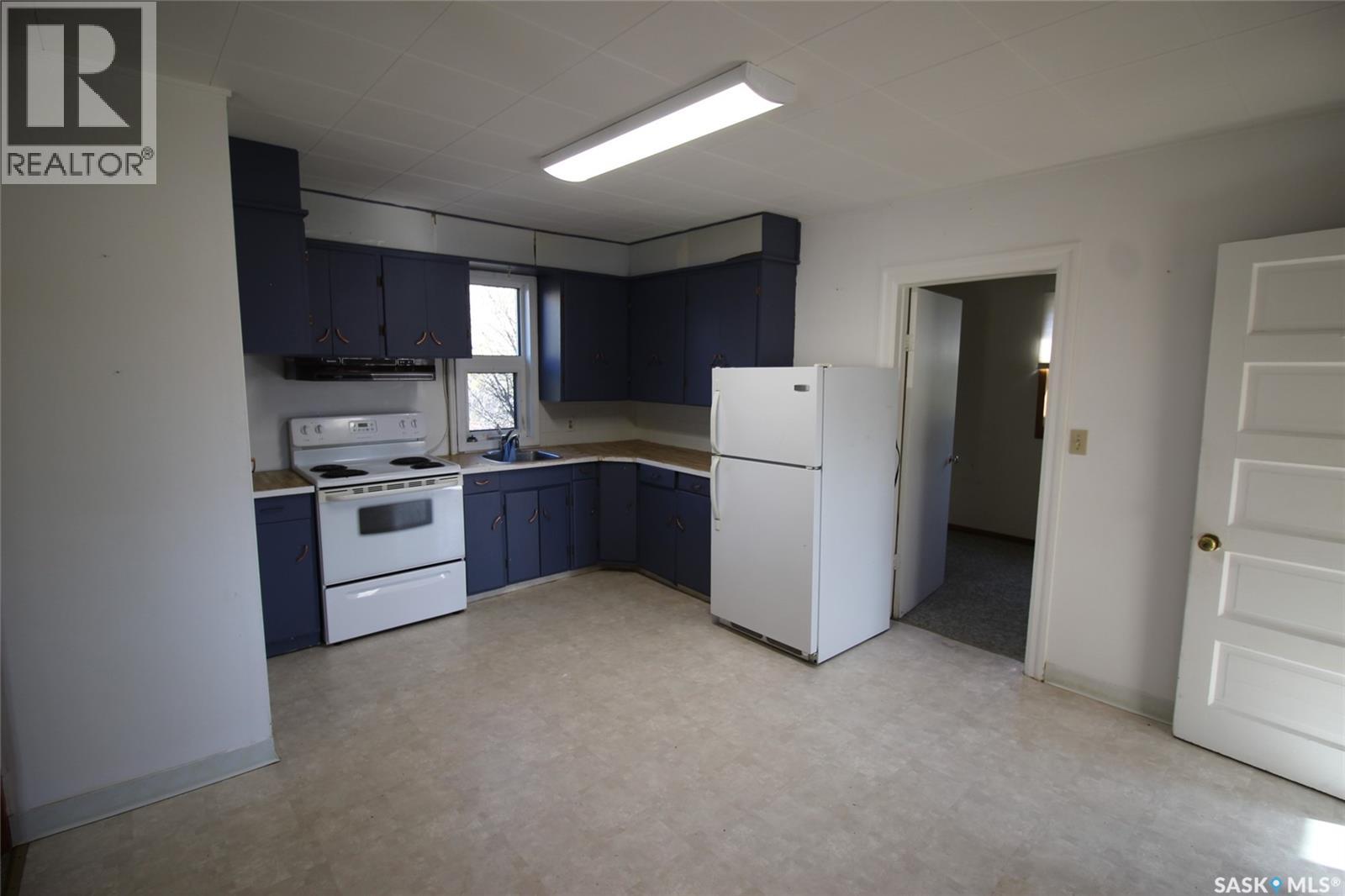 204 1st Street E Property Photo 4