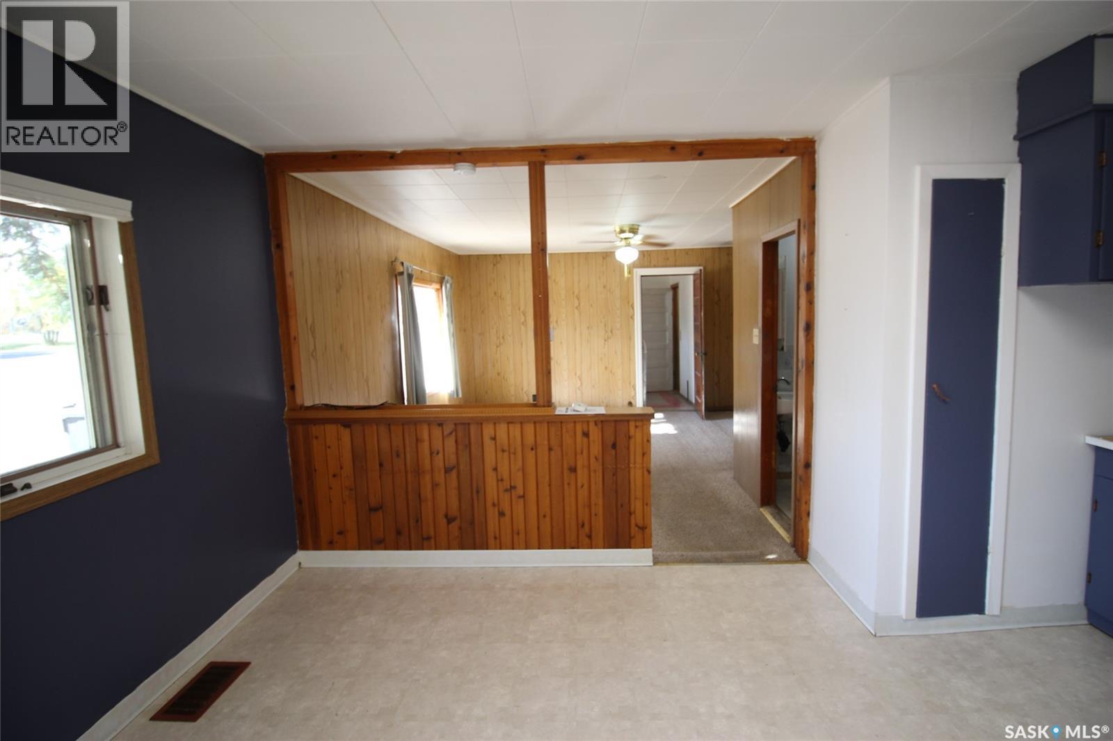 204 1st Street E Property Photo 5