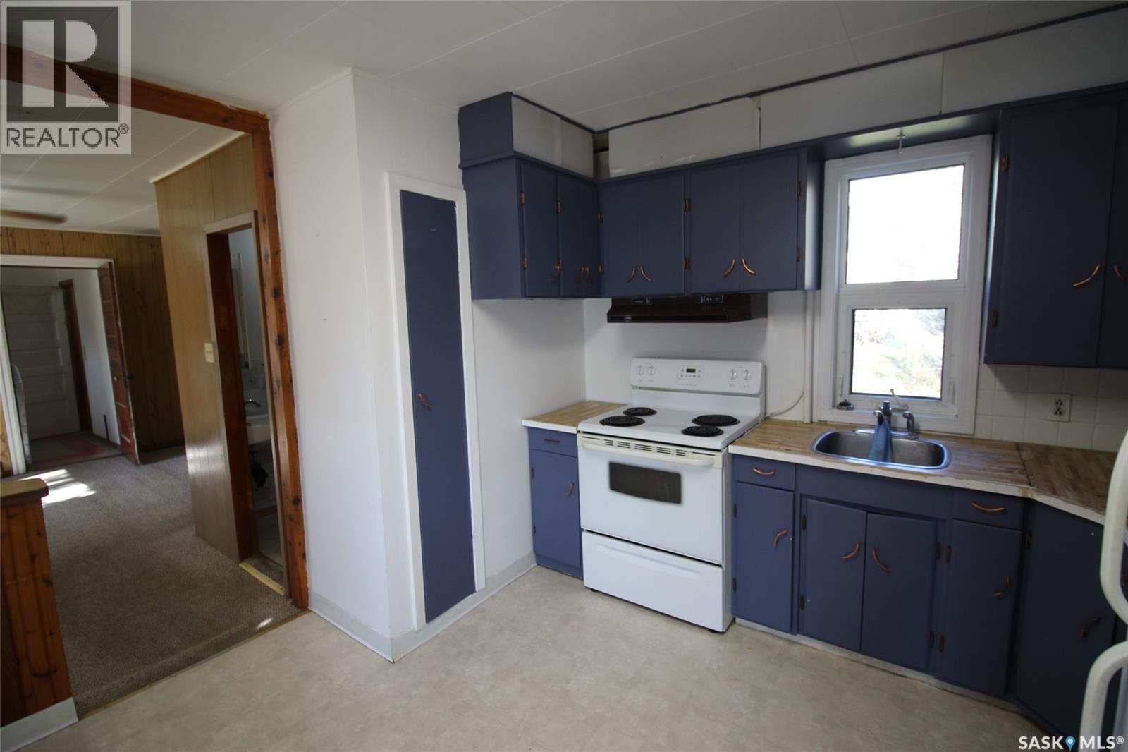 204 1st Street E Property Photo 6