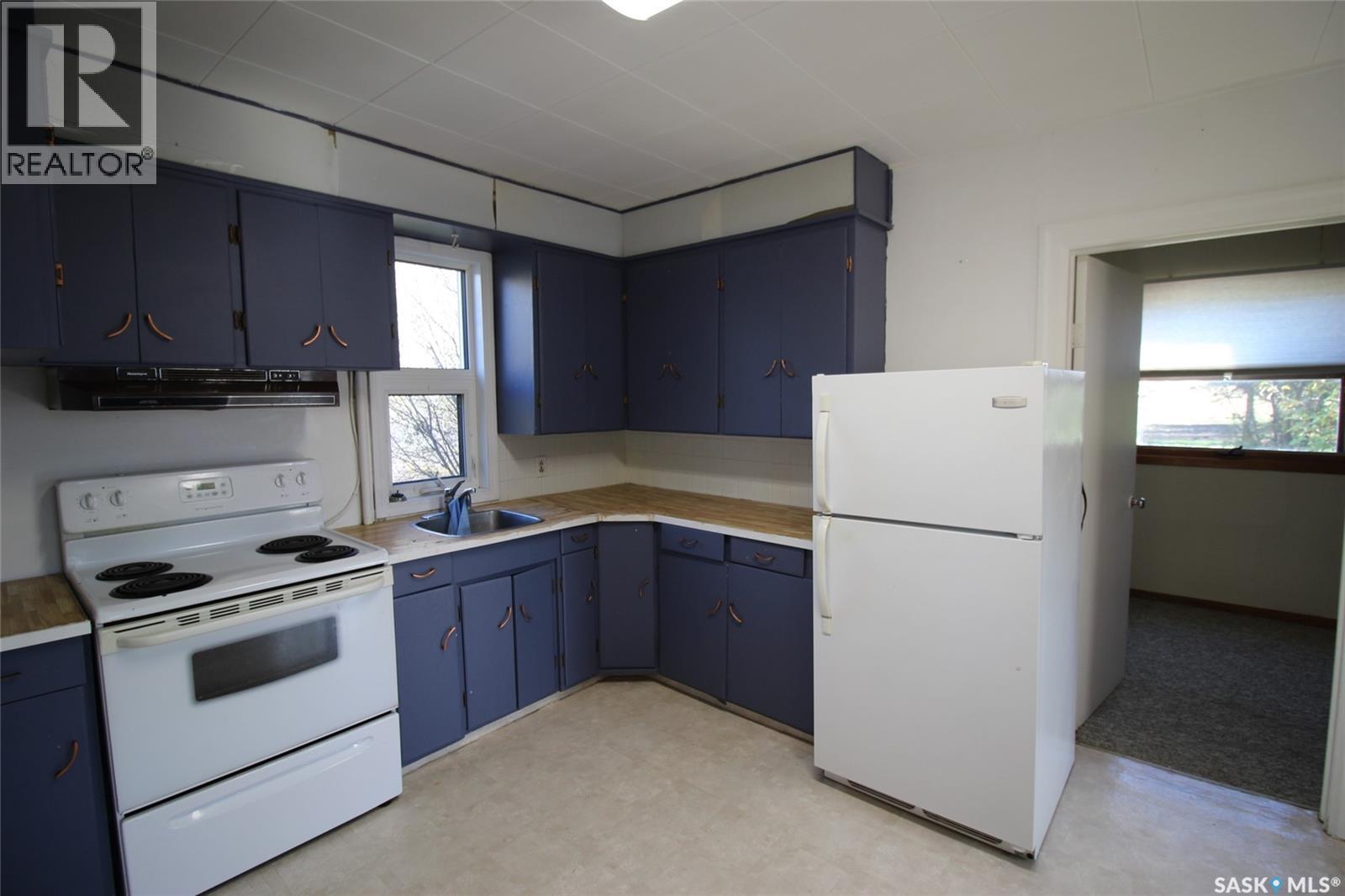 204 1st Street E Property Photo 7
