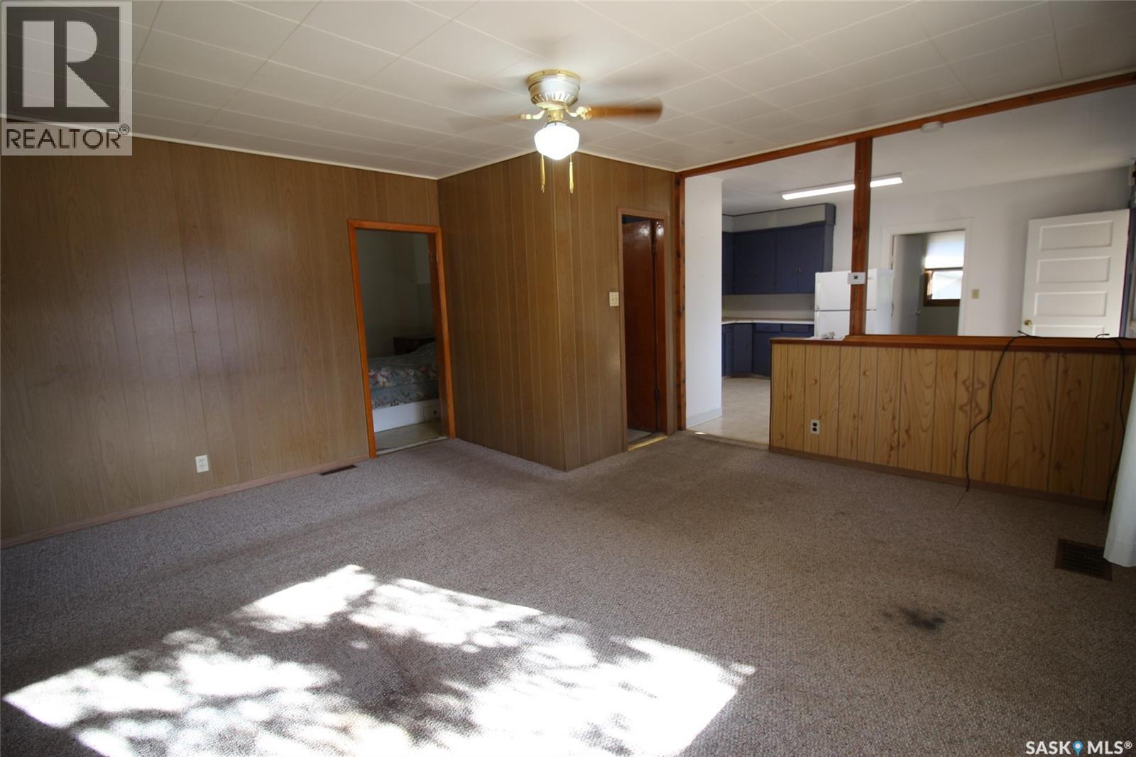 204 1st Street E Property Photo 8