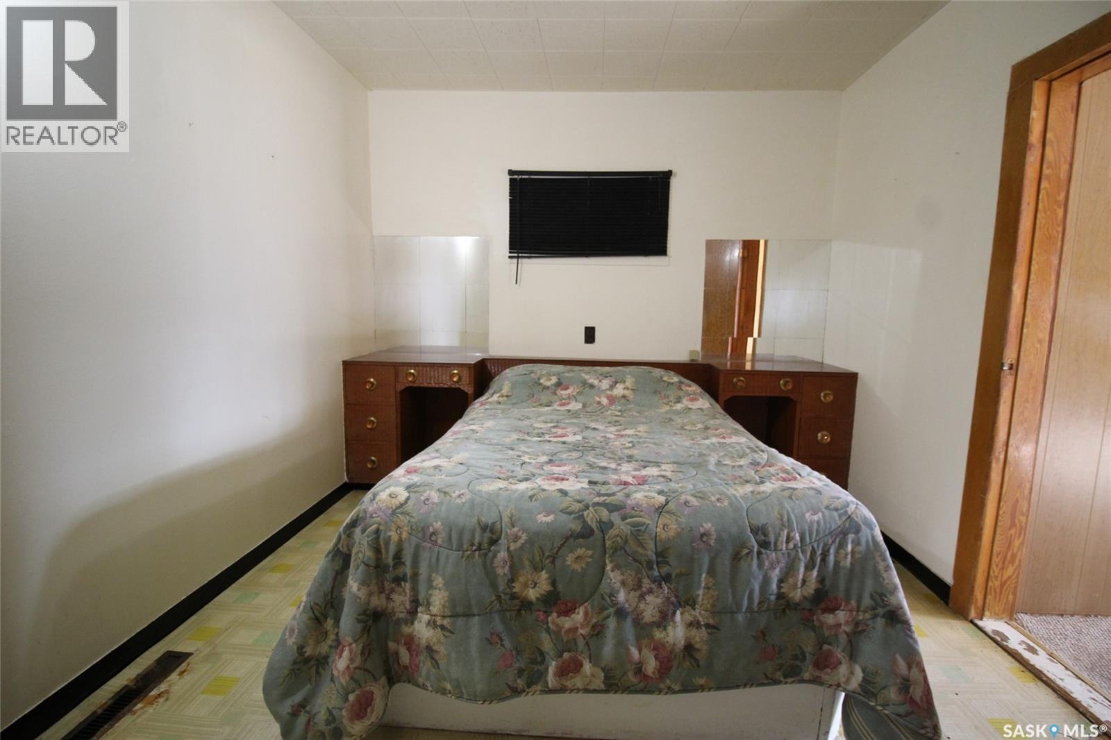 204 1st Street E Property Photo 9