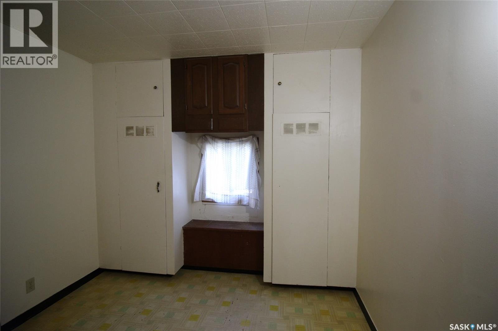 204 1st Street E Property Photo 10