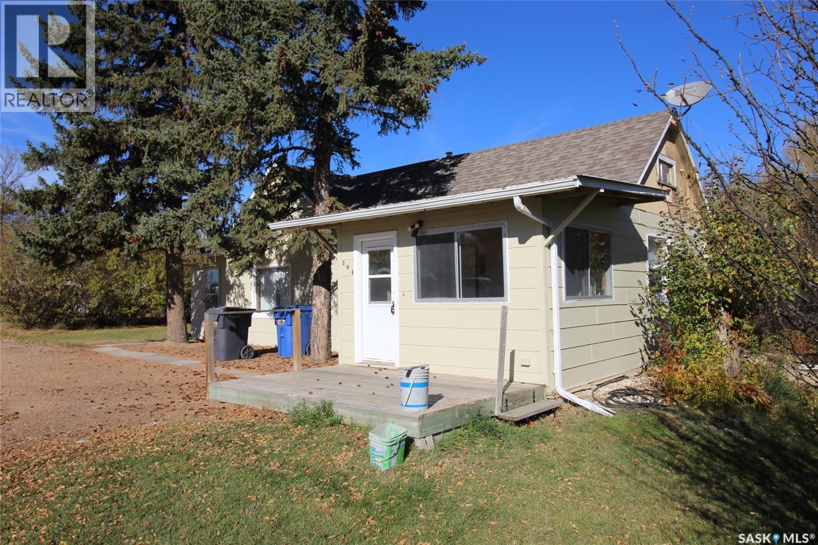 204 1st Street E Property Photo 13