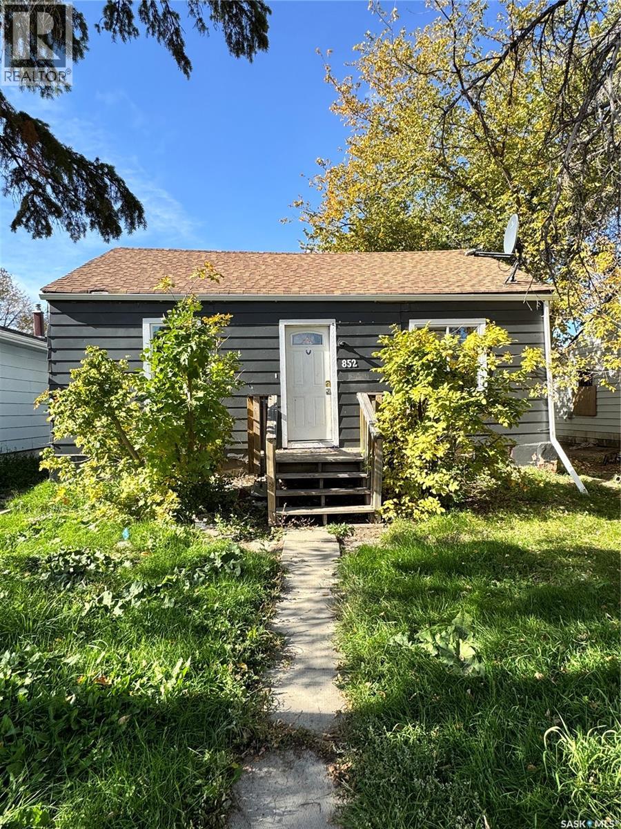 852 Retallack STREET Property Photo 1