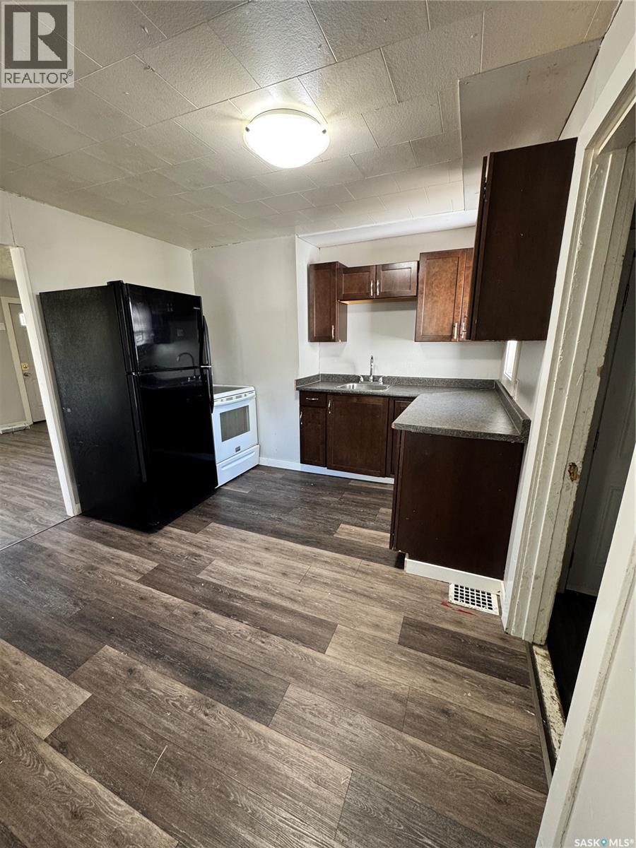 852 Retallack Street Property Photo 2