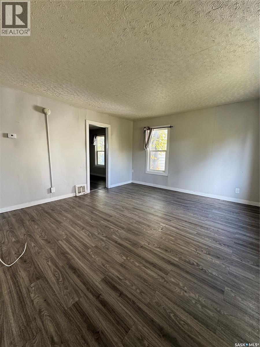 852 Retallack Street Property Photo 4