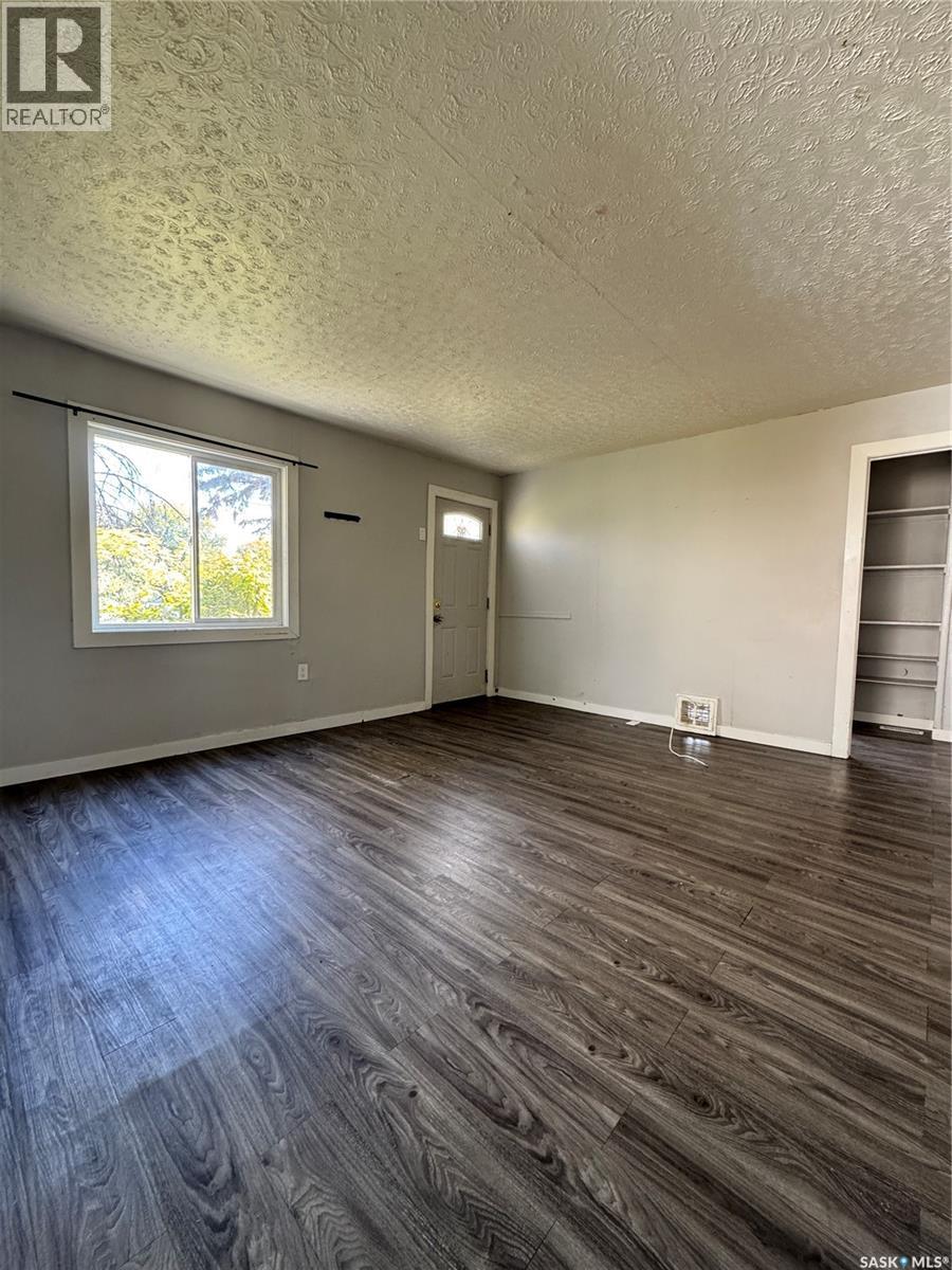 852 Retallack Street Property Photo 5