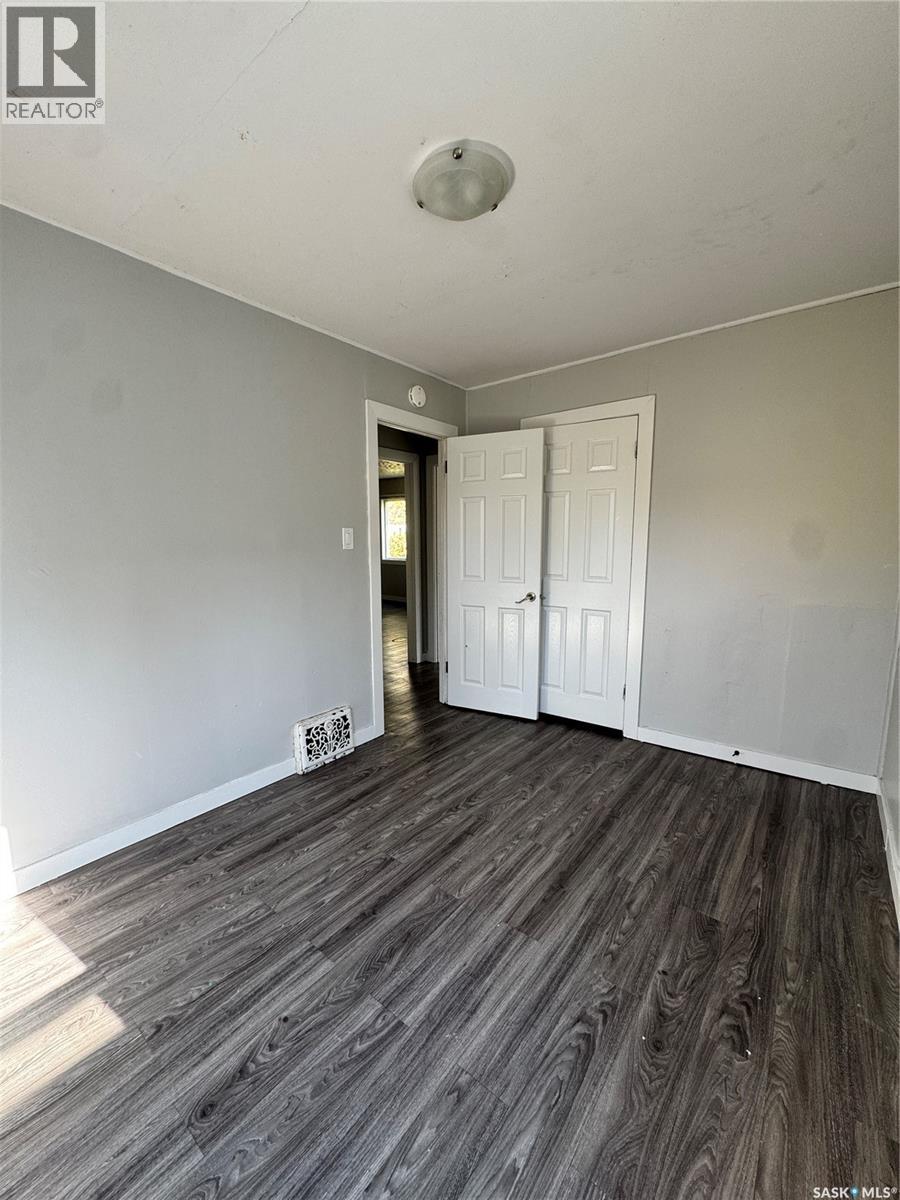 852 Retallack Street Property Photo 8
