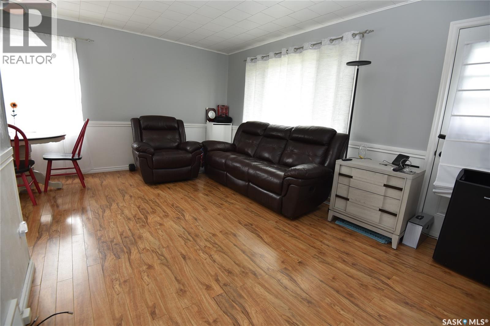 415 8th Avenue W Property Photo 8