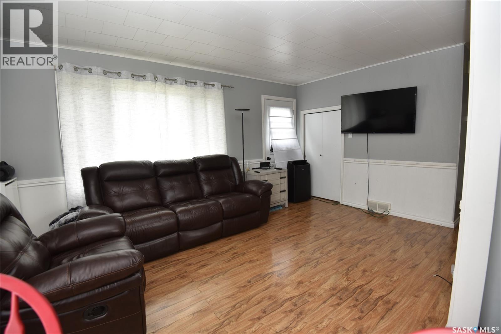 415 8th Avenue W Property Photo 9