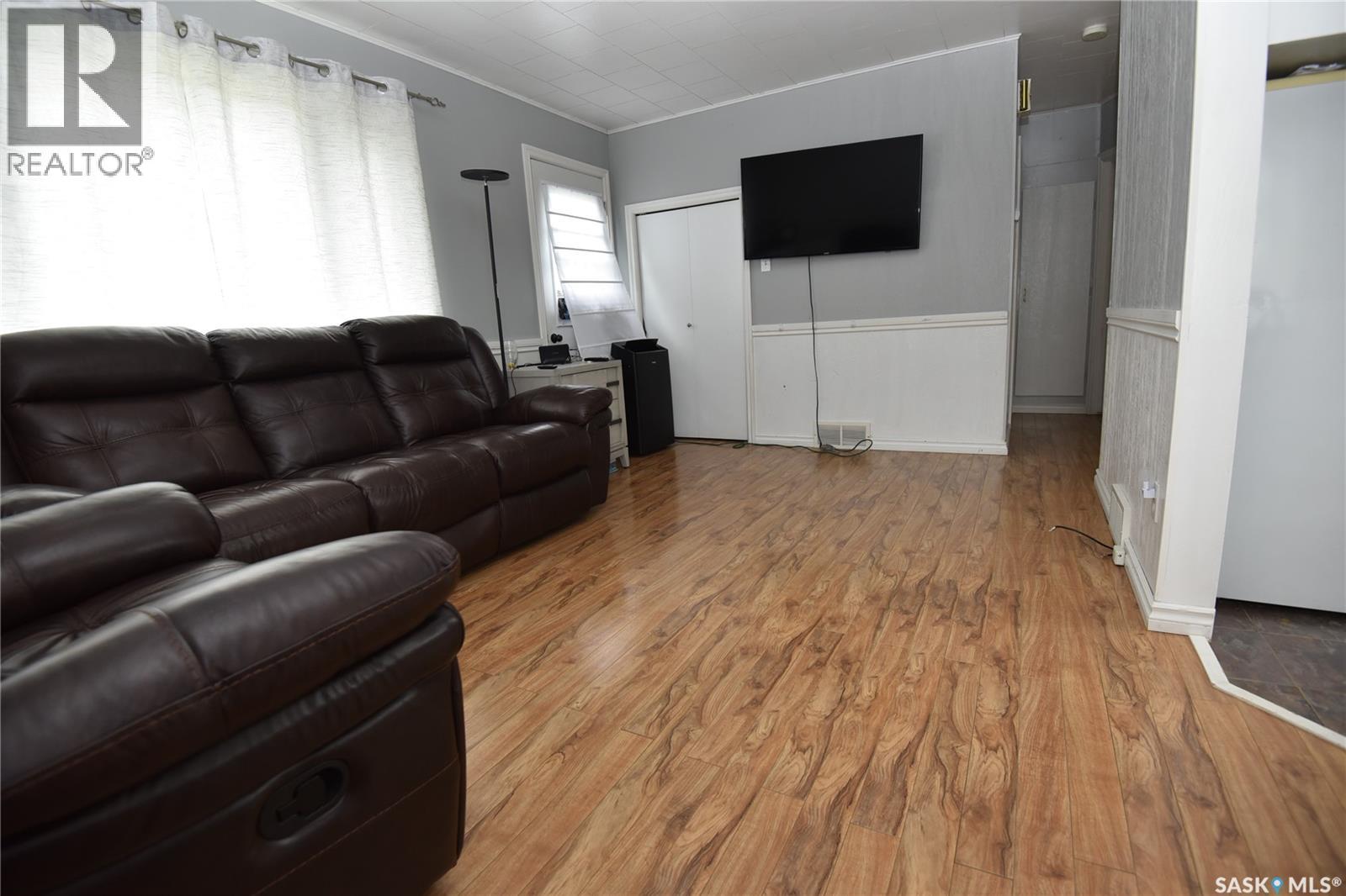 415 8th Avenue W Property Photo 10