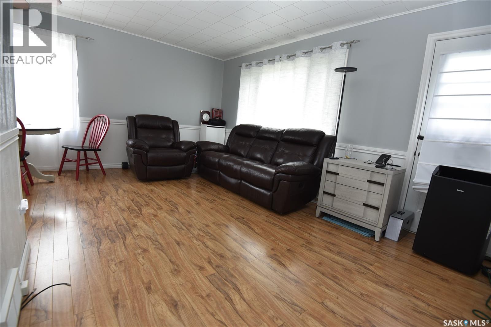415 8th Avenue W Property Photo 11