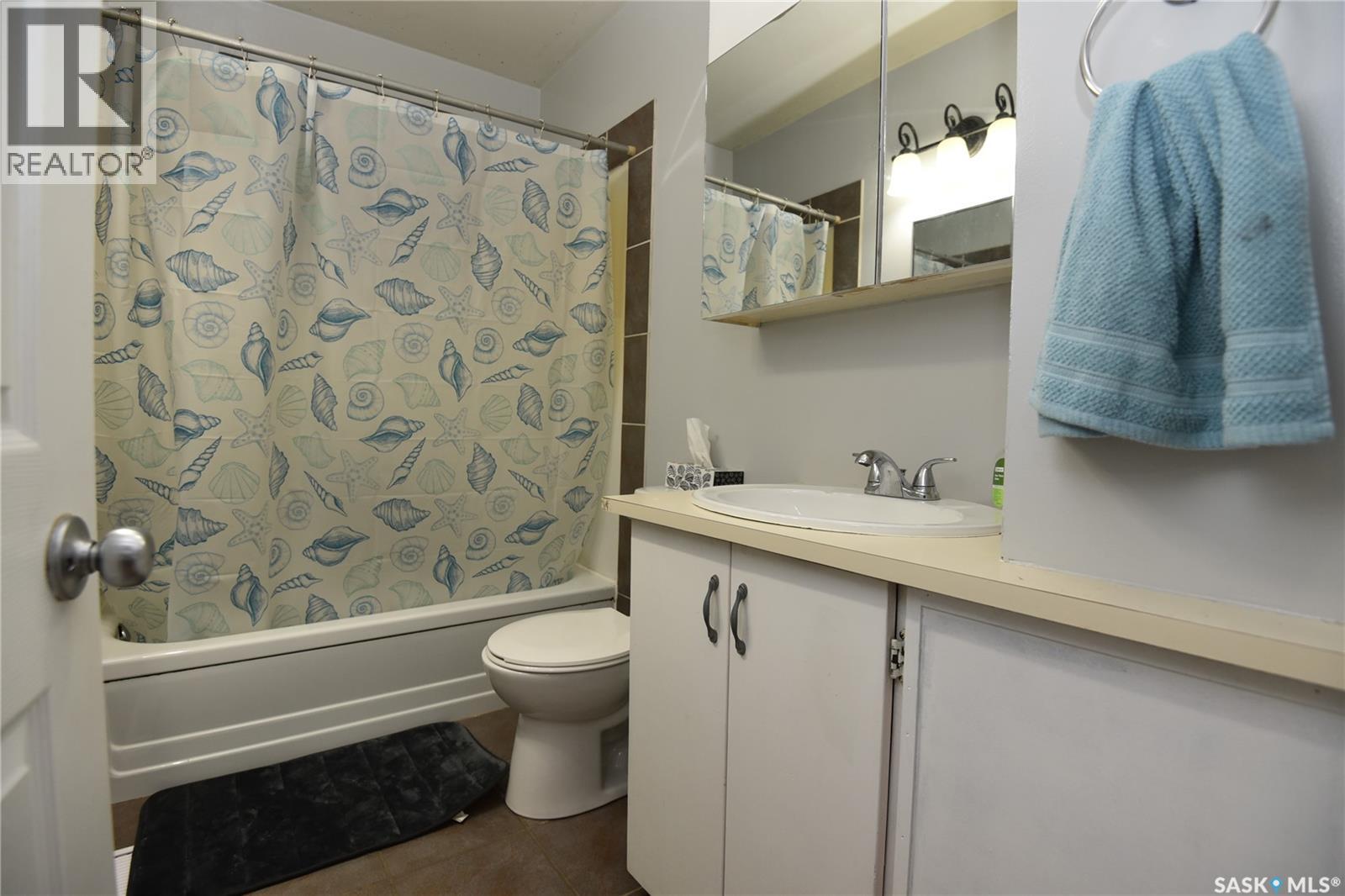 415 8th Avenue W Property Photo 14