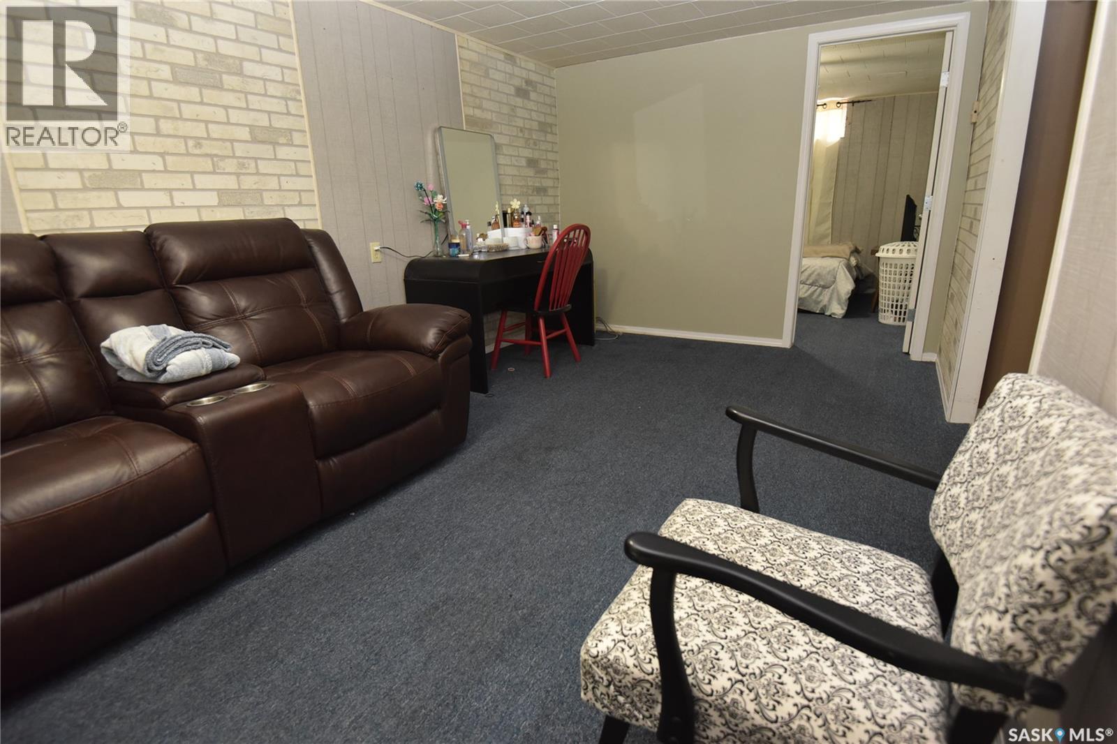 415 8th Avenue W Property Photo 19