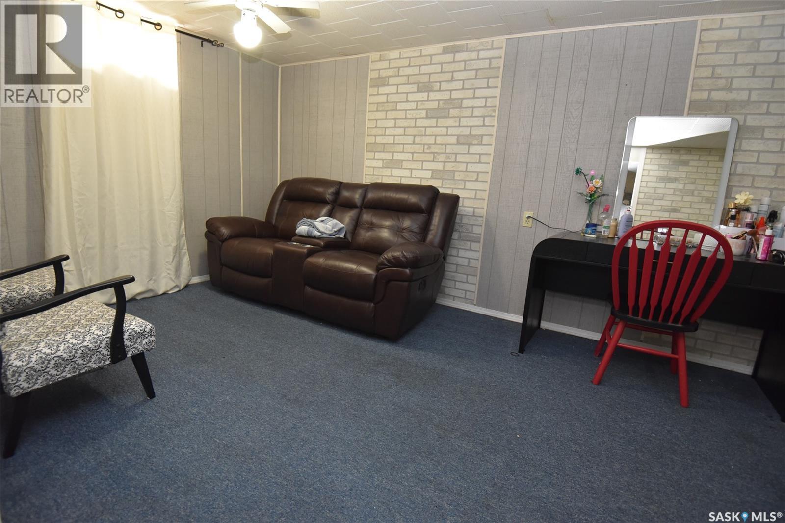 415 8th Avenue W Property Photo 20