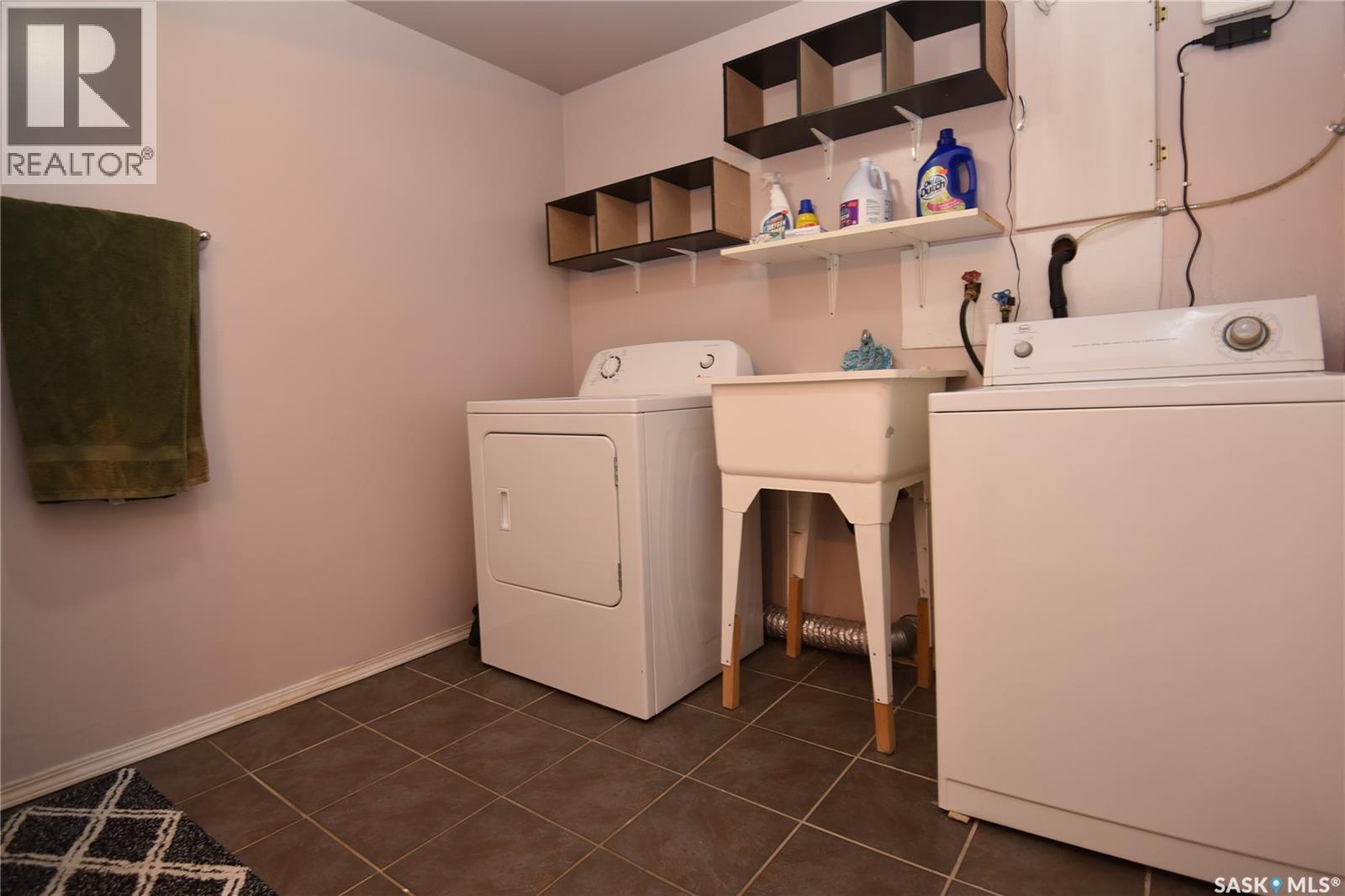 415 8th Avenue W Property Photo 25