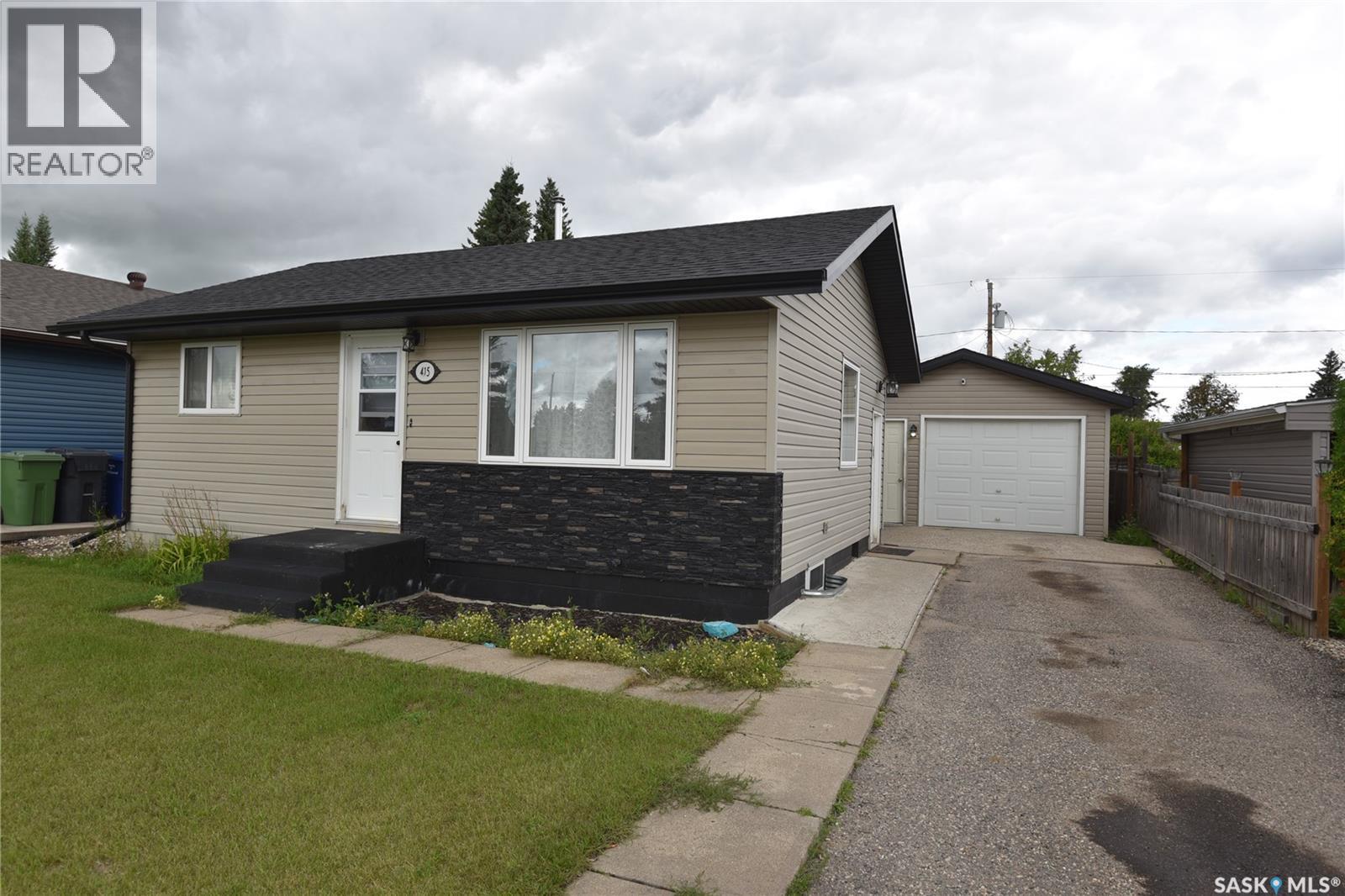 415 8th Avenue W Property Photo 28