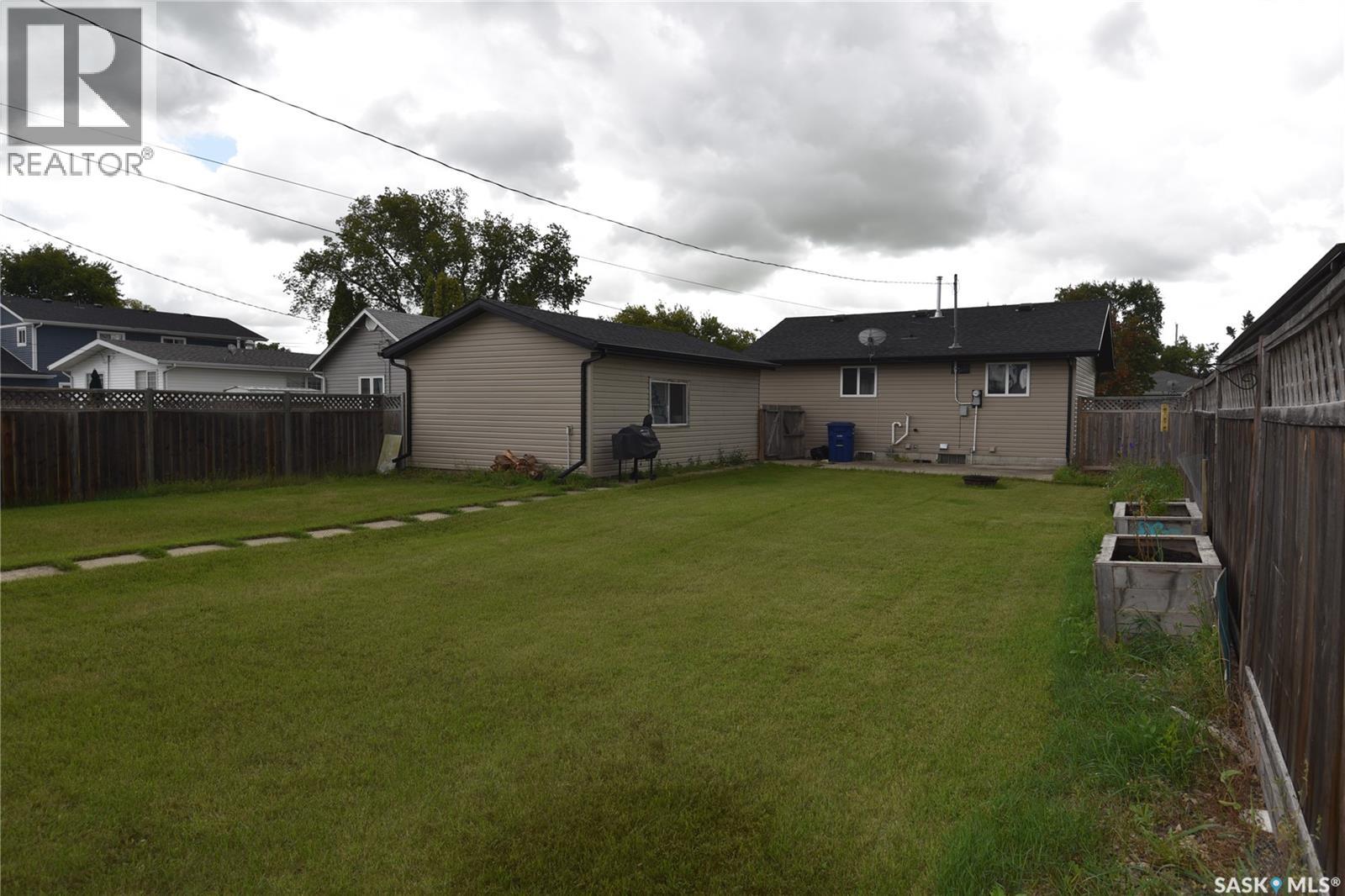 415 8th Avenue W Property Photo 30