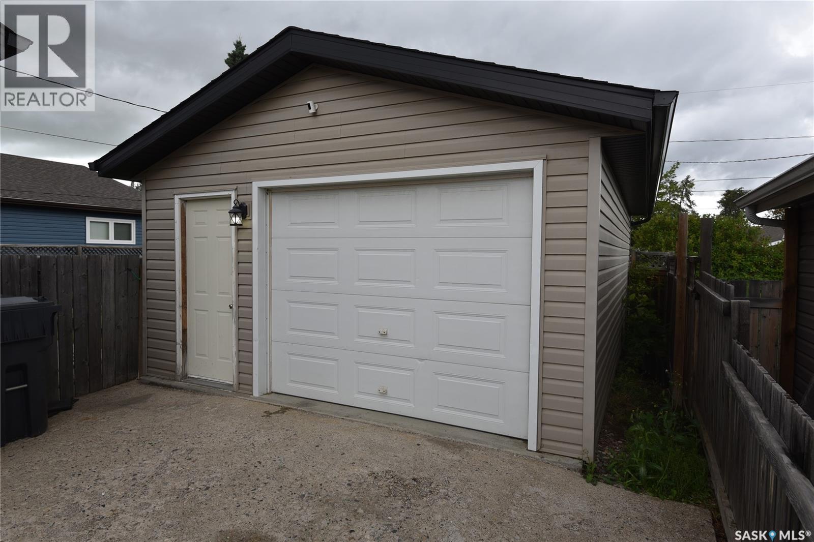 415 8th Avenue W Property Photo 31